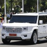 Menteri Sekretaris Negara (Mensesneg) Pratikno mengonfirmasi bahwa mobil dinas baru bagi para menteri, yaitu kendaraan jenis Maung buatan PT Pindad, saat ini sedang dalam tahap produksi.